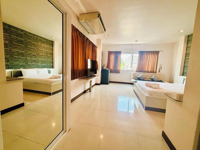 Ree Riverside Hotel image