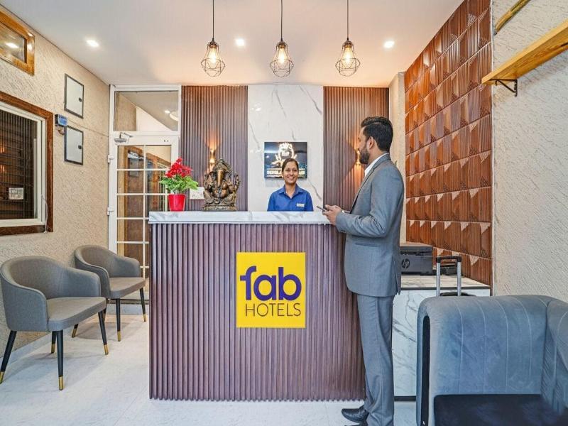 Fabhotel Amrit Palace