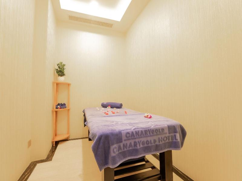 Canary Gold Hotel Quy Nhæ¡n, Beachfront image