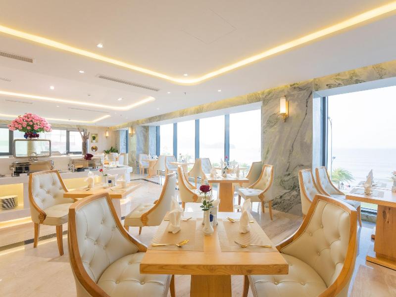 Canary Gold Hotel Quy Nhæ¡n, Beachfront image