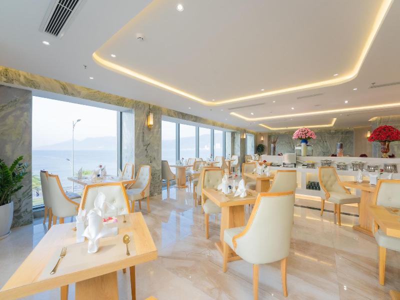 Canary Gold Hotel Quy Nhæ¡n, Beachfront image
