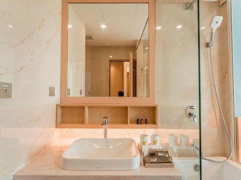 Canary Gold Hotel Quy Nhæ¡n, Beachfront image