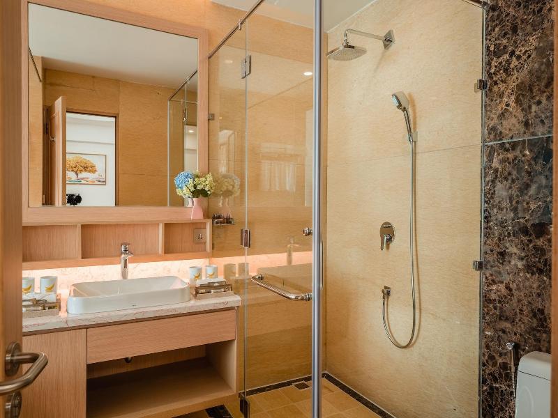 Canary Gold Hotel Quy Nhæ¡n, Beachfront image