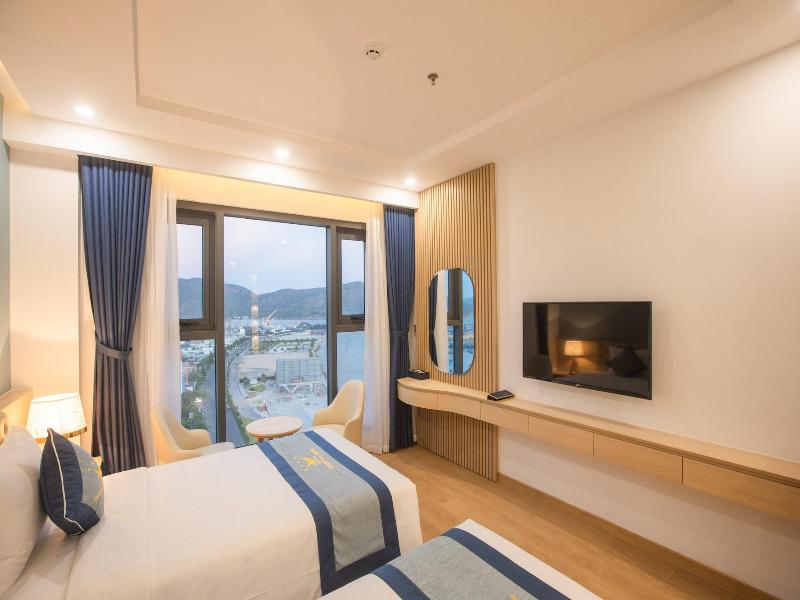 Canary Gold Hotel Quy Nhæ¡n, Beachfront image