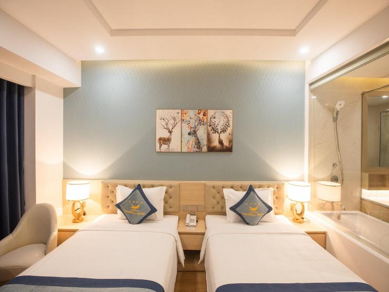 Canary Gold Hotel Quy Nhæ¡n, Beachfront image
