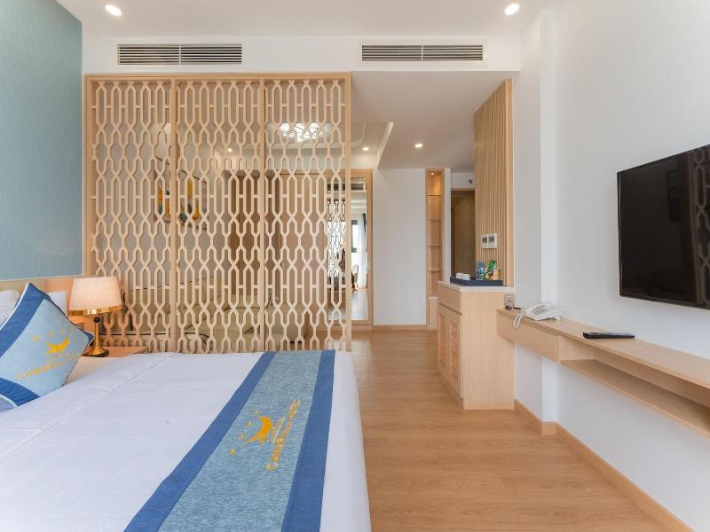 Canary Gold Hotel Quy Nhæ¡n, Beachfront image