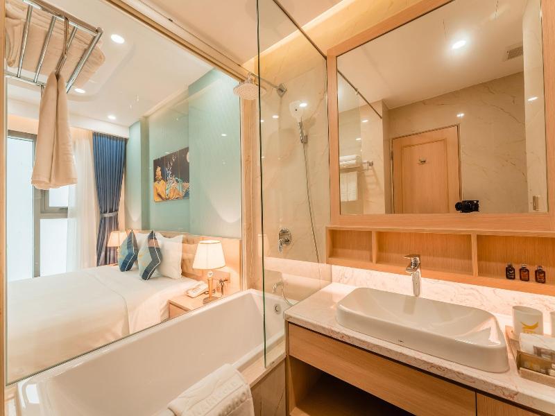 Canary Gold Hotel Quy Nhæ¡n, Beachfront image