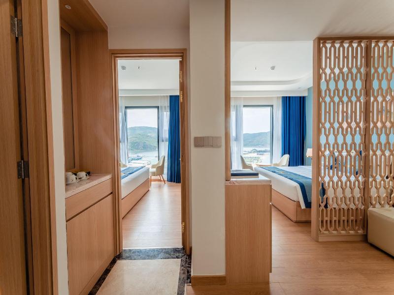 Canary Gold Hotel Quy Nhæ¡n, Beachfront image