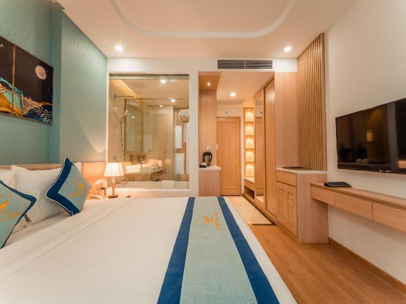 Canary Gold Hotel Quy Nhæ¡n, Beachfront image