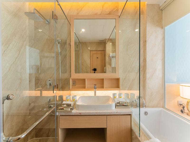 Canary Gold Hotel Quy Nhæ¡n, Beachfront image