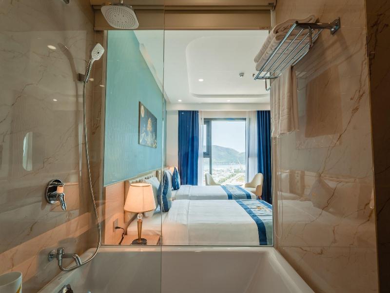 Canary Gold Hotel Quy Nhæ¡n, Beachfront image