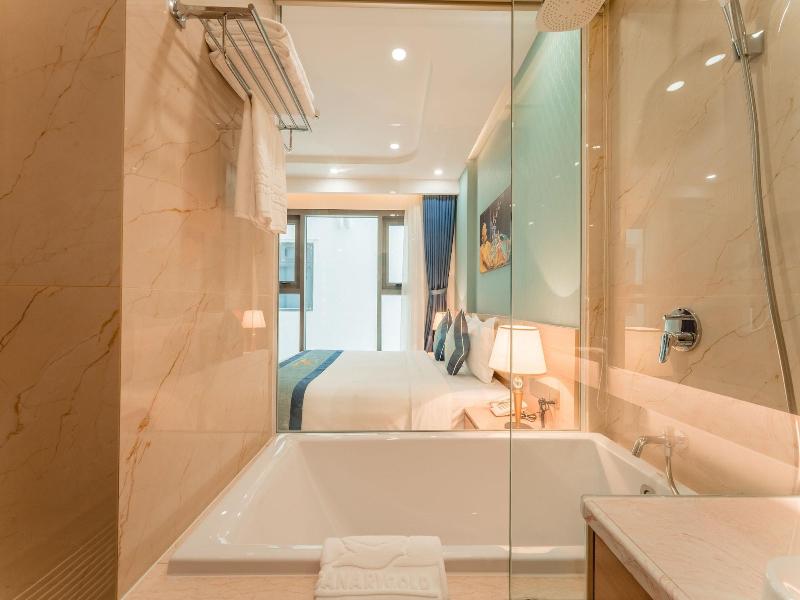 Canary Gold Hotel Quy Nhæ¡n, Beachfront image