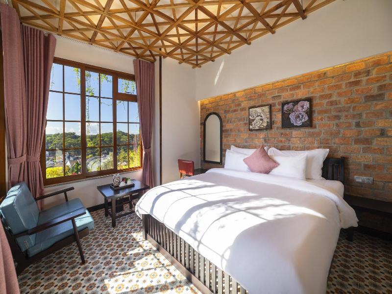 Brick House Dalat Hotel