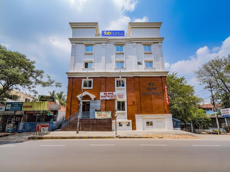 Fabhotel Shakthi Suites image