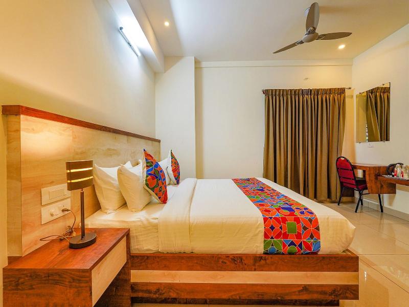 Fabhotel Shakthi Suites image