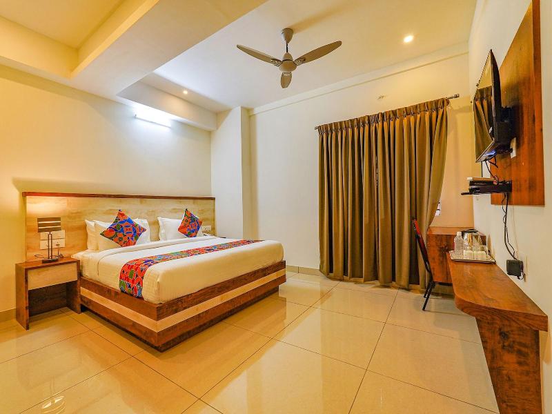 Fabhotel Shakthi Suites image