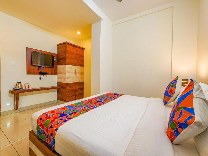 Fabhotel Shakthi Suites image