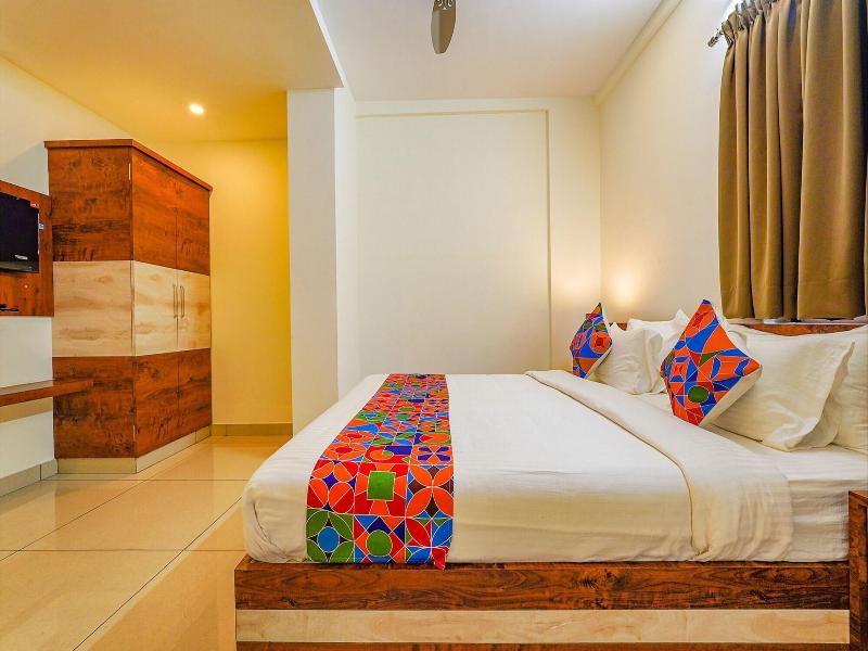 Fabhotel Shakthi Suites image