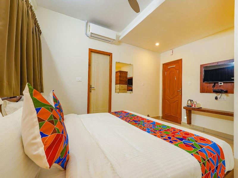 Fabhotel Shakthi Suites image