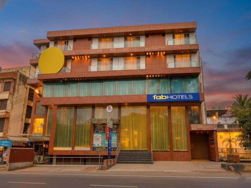 Fabhotel Emirates Suites image