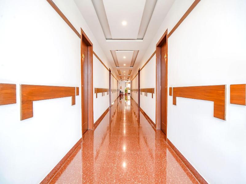 Fabhotel Emirates Suites image