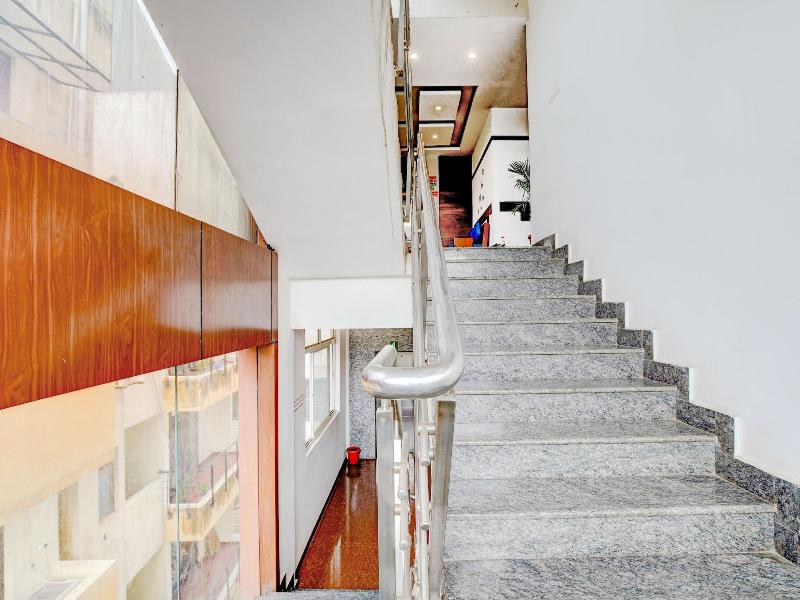 Fabhotel Emirates Suites image