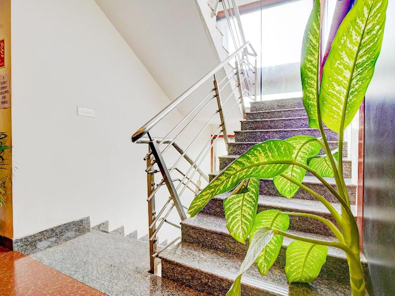 Fabhotel Emirates Suites image