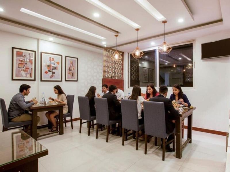 Fabhotel Emirates Suites image
