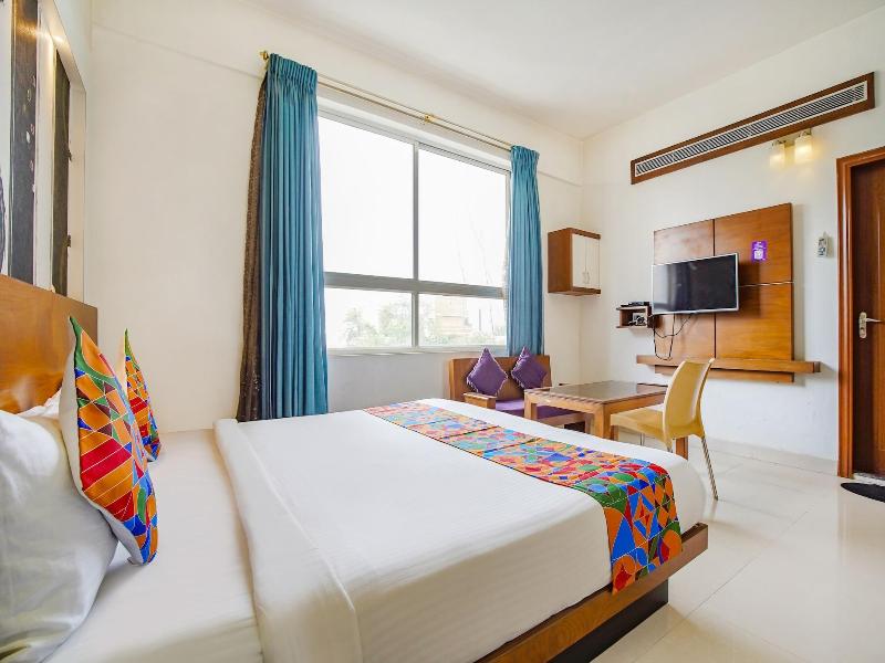 Fabhotel Emirates Suites image