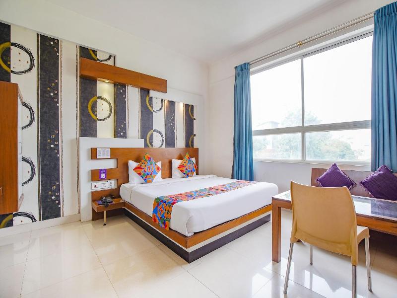 Fabhotel Emirates Suites image