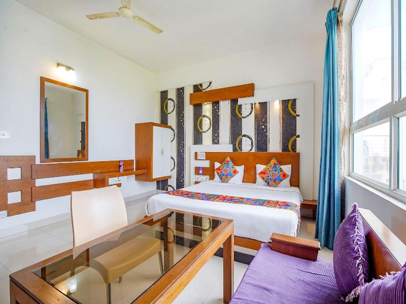 Fabhotel Emirates Suites image