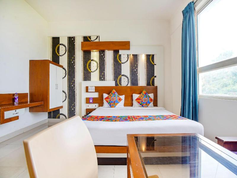 Fabhotel Emirates Suites image