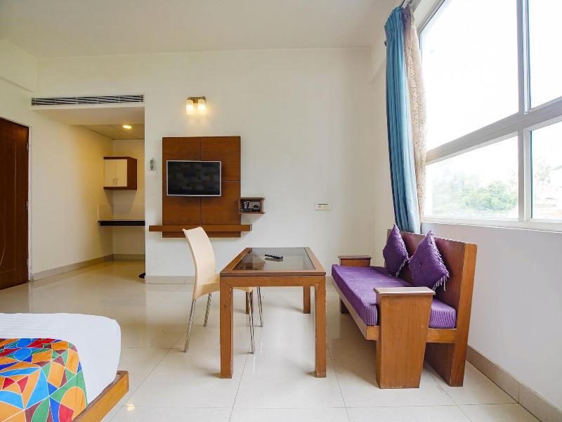 Fabhotel Emirates Suites image