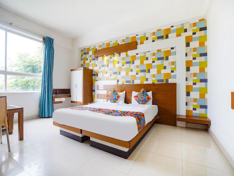 Fabhotel Emirates Suites image