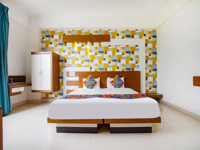 Fabhotel Emirates Suites image