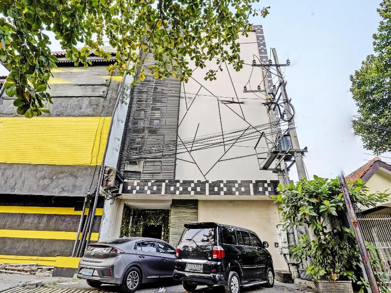 Super Oyo Capital O 92633 Spring Hotel Gubeng image