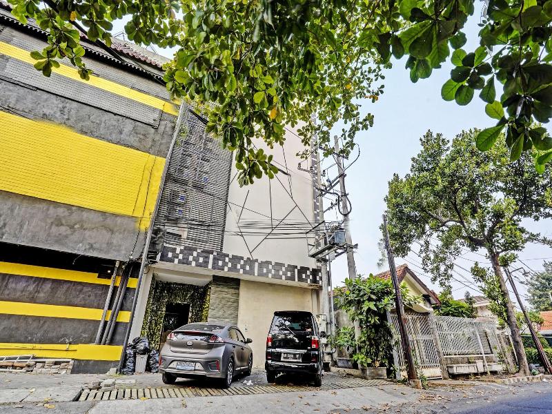 Super Oyo Capital O 92633 Spring Hotel Gubeng image