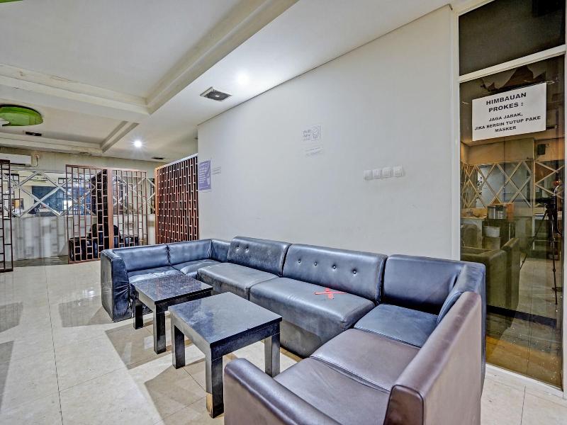 Super Oyo Capital O 92633 Spring Hotel Gubeng image