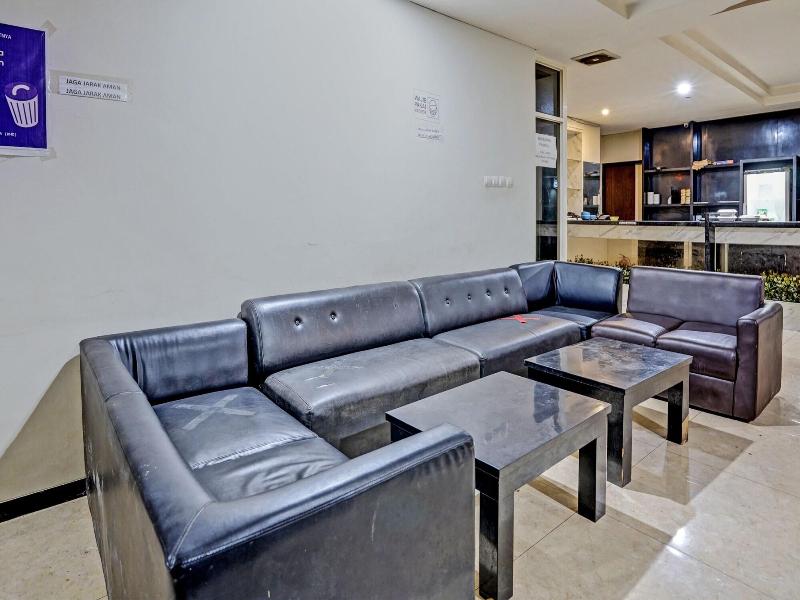 Super Oyo Capital O 92633 Spring Hotel Gubeng image