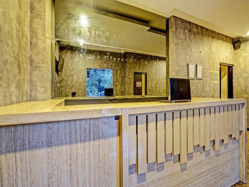Super Oyo Capital O 92633 Spring Hotel Gubeng image