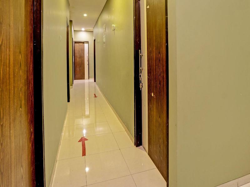 Super Oyo Capital O 92633 Spring Hotel Gubeng image