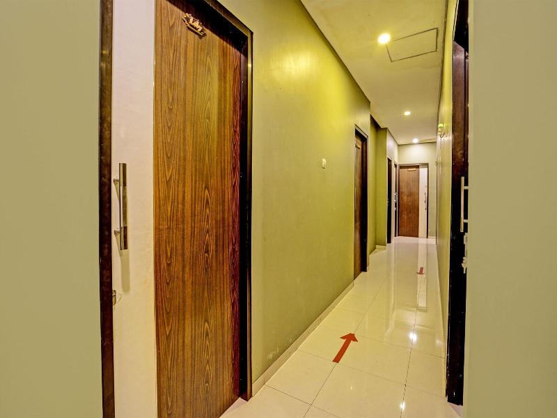 Super Oyo Capital O 92633 Spring Hotel Gubeng image