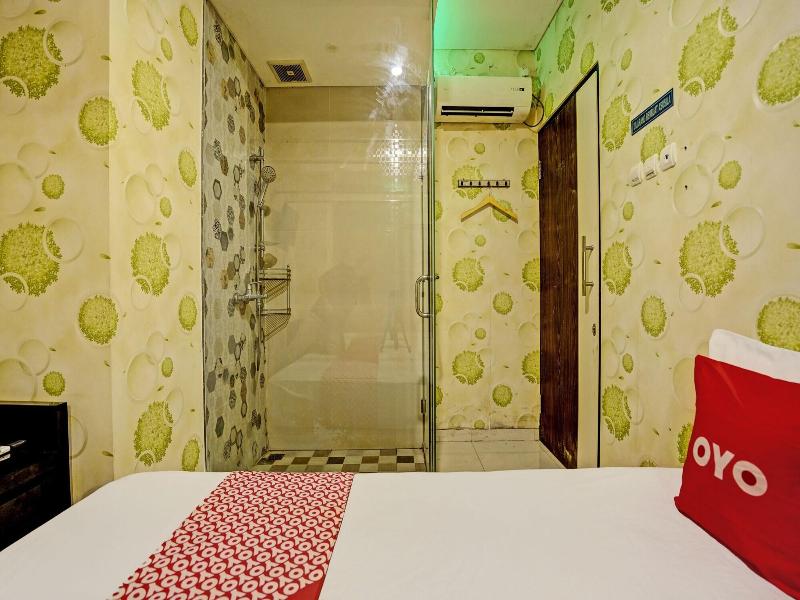 Super Oyo Capital O 92633 Spring Hotel Gubeng image