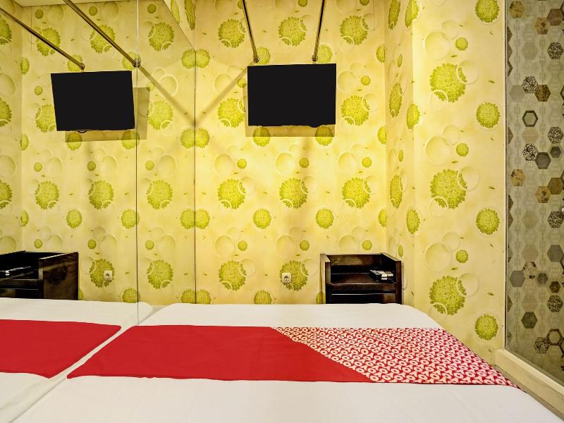 Super Oyo Capital O 92633 Spring Hotel Gubeng image