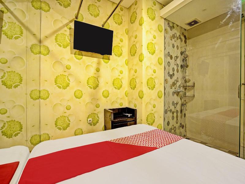 Super Oyo Capital O 92633 Spring Hotel Gubeng image