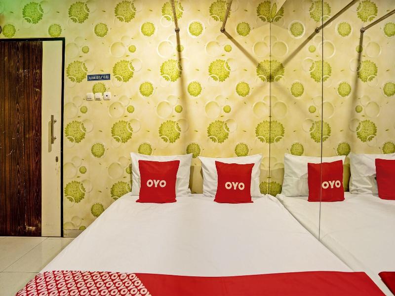 Super Oyo Capital O 92633 Spring Hotel Gubeng image