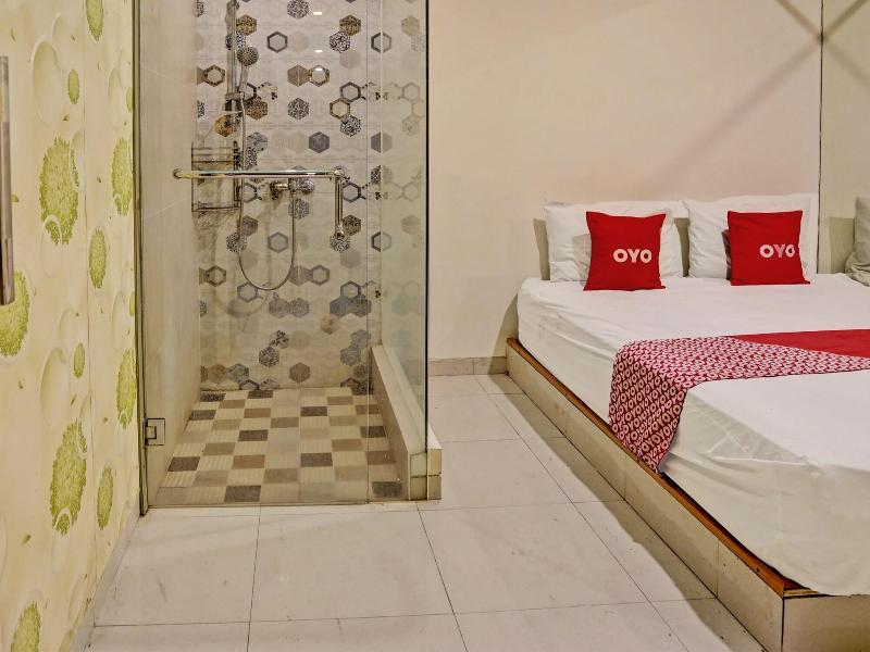 Super Oyo Capital O 92633 Spring Hotel Gubeng image