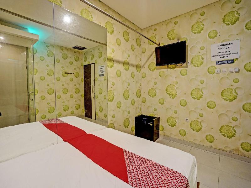 Super Oyo Capital O 92633 Spring Hotel Gubeng image
