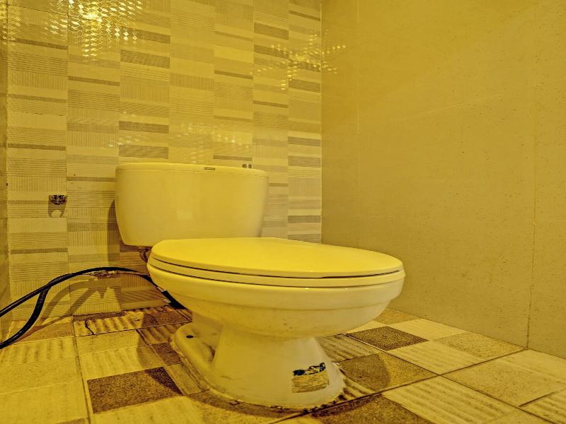 Super Oyo Capital O 92633 Spring Hotel Gubeng image