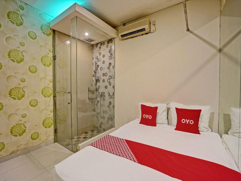 Super Oyo Capital O 92633 Spring Hotel Gubeng image